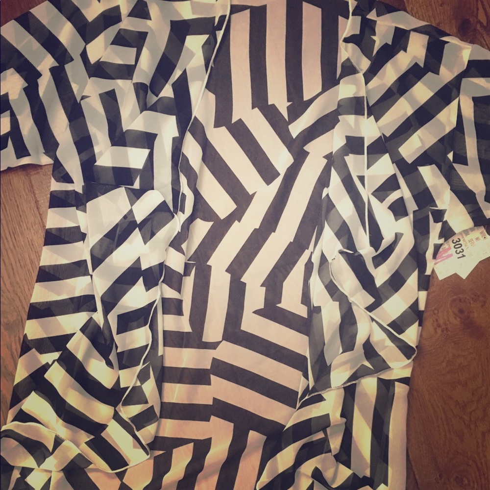 Hard to find LuLaRoe Shirley black and white